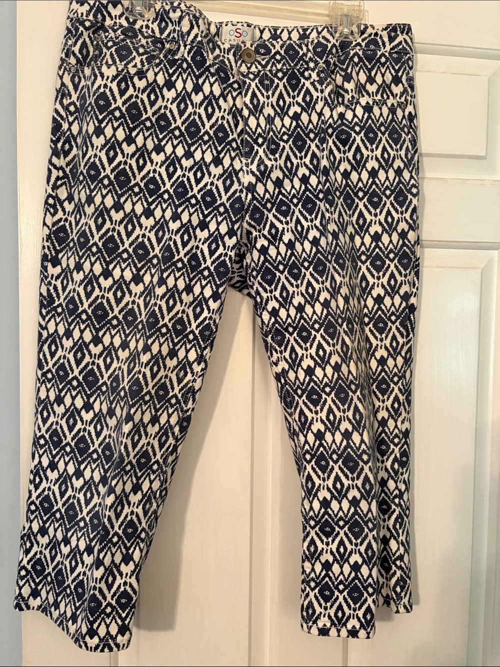 Oso Navy & White Printed Capri Pants